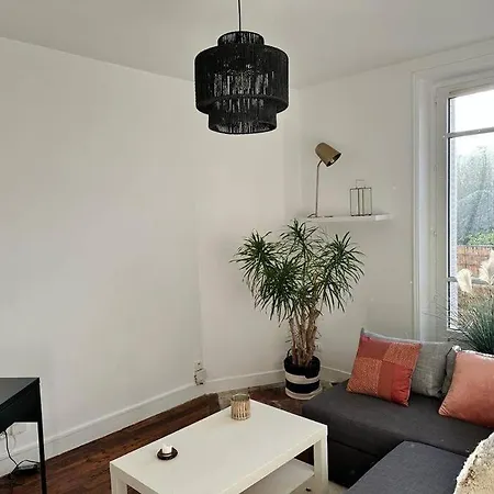 Stunning 2-room With Balcony Apartment *