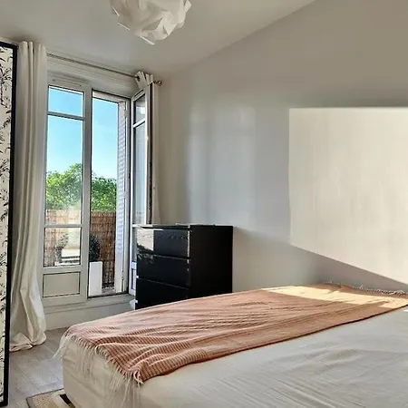 Stunning 2-room With Balcony Apartment *